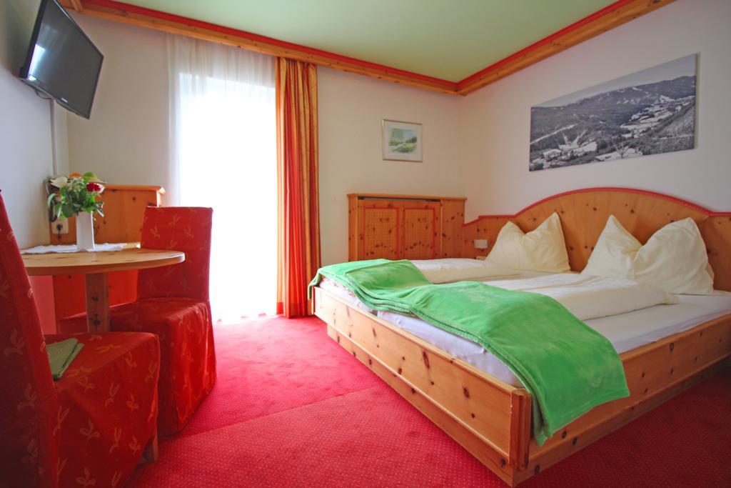 Gasthof Kaeferhube Murau Chambre photo